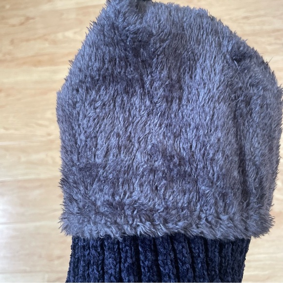 The Winter Brand Navy Blue 100% Chenille Beanie - Picture 4 of 5